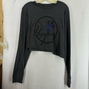 NY Yankees Cropped Long Sleeve Logo Shirt Womens Large Grey